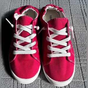 Torrid Riley shoes, red,  7.5 wide width